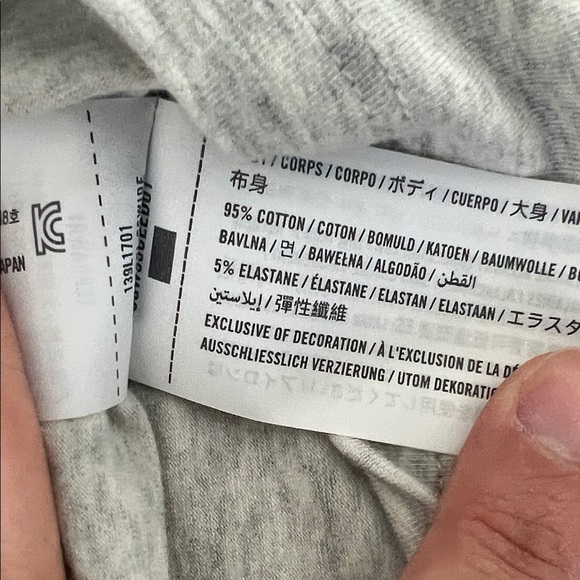 Abercrombie and Fitch Women’s Off the Shoulder Top - Picture 4 of 5